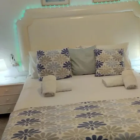 בית נופש Spacious House With Private Pool Near *