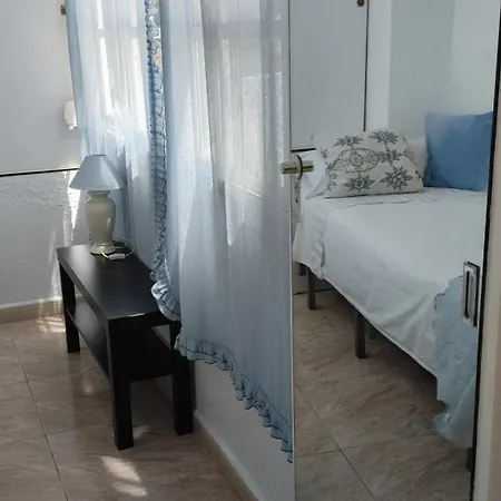 Spacious House With Private Pool Near פואנגירולה