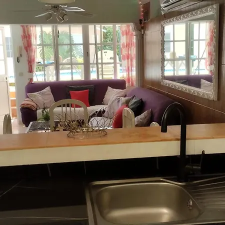 בית נופש Spacious House With Private Pool Near