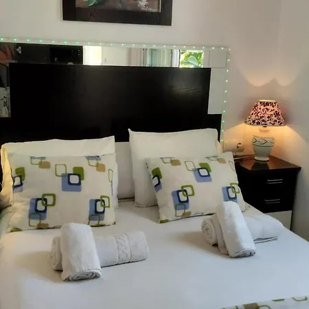 Spacious House With Private Pool Near * פואנגירולה