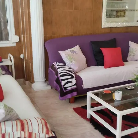 Spacious House With Private Pool Near בית נופש פואנגירולה