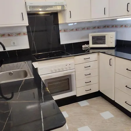 Spacious House With Private Pool Near בית נופש פואנגירולה