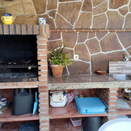 Spacious House With Private Pool Near פואנגירולה