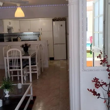 Spacious House With Private Pool Near בית נופש *
