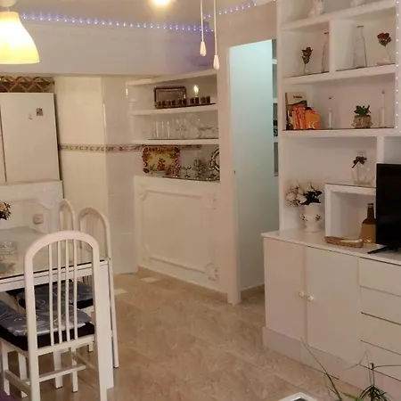 בית נופש Spacious House With Private Pool Near פואנגירולה