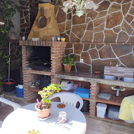 Spacious House With Private Pool Near * פואנגירולה