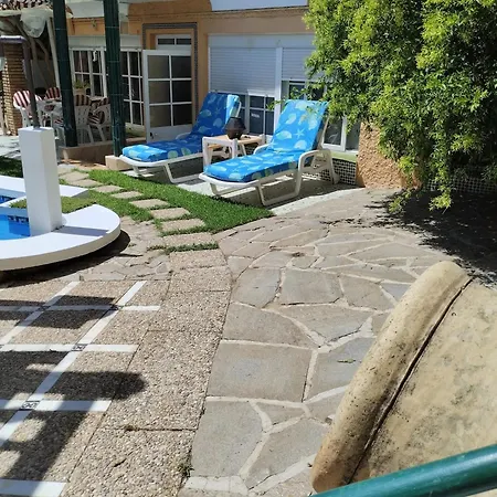 Spacious House With Private Pool Near בית נופש