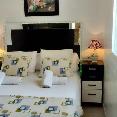 בית נופש Spacious House With Private Pool Near *
