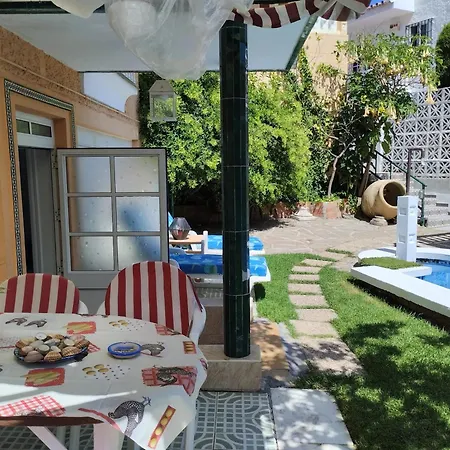 Spacious House With Private Pool Near *