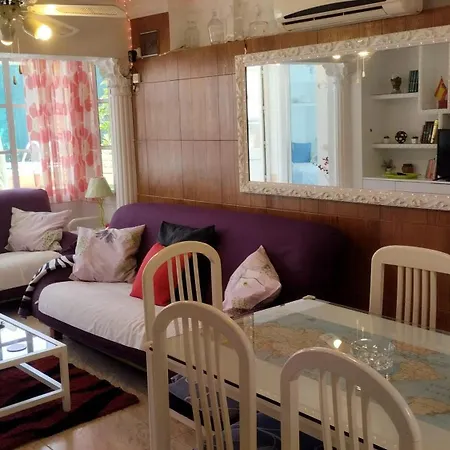 Spacious House With Private Pool Near פואנגירולה